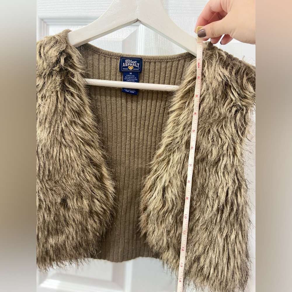 Cropped Faux Fur vest - Picture 3 of 8